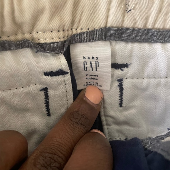 Gap boys navy blue khaki style shorts - Picture 2 of 3